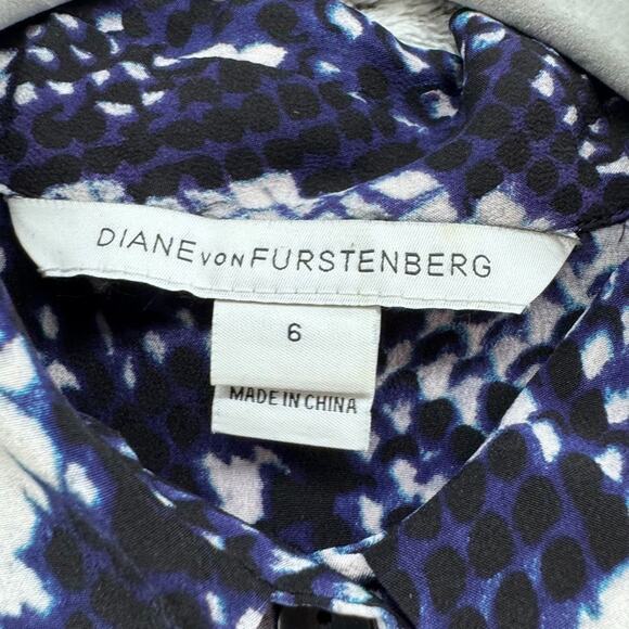 Diane von Furstenberg Top Womens 6 Black Snake Print Silk Hidden Button Front - Picture 2 of 15